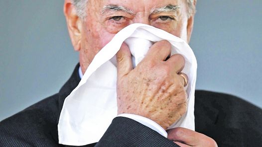 MUCHO RUIDO. VARGAS LLOSA AYER, EN LA UNIVERSIDAD AUTONOMA, MEXICO. DIJO QUE LO SORPRENDIO EL VETO.