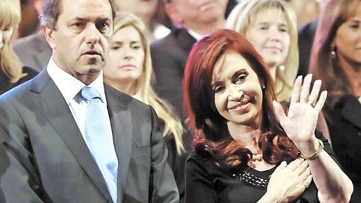 EN AVELLANEDA. LA PRESIDENTA Y SCIOLI, EL VIERNES, EN EL ESTADIO DE INDEPENDIENTE. ALIADOS CONTRA MOYANO.