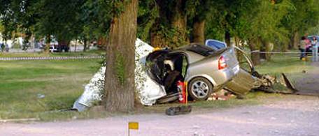 El auto en el que murieron los seis jovenes en General Lamadrid.