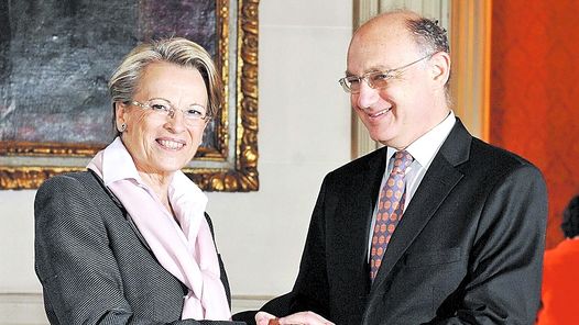 SALUDOS. TIMERMAN AYER EN PARIS ES RECIBIDO POR SU COLEGA FRANCESA ALLIOT-MARIE.