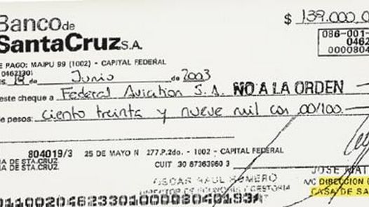 UNO DE LOS PAGOS. CHEQUE DE LA PROVINCIA DE SANTA CRUZ ENTREGADO A FEDERAL AVIATION DE LOS JULI EN 2003.