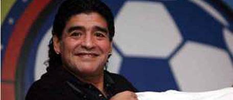 Maradona, ayer al llegar a Caracas. Hoy lo veremos con Chvez.